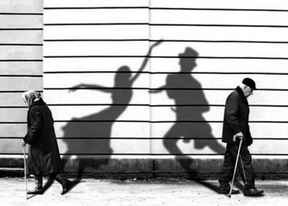 26404229_320598268047530