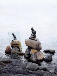 Elmgreen+&+Dragset-When+a+Country+Falls+in+Love+with+Itself