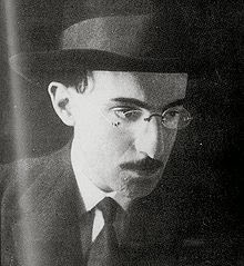220px-216_2310-Fernando-Pessoa