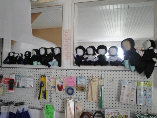 BG32 - Eicher's shop5 Faceless dolls