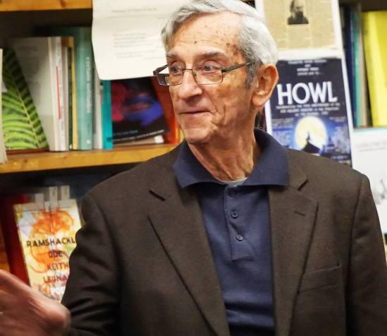 Ο ποιητής Νίκος Νομικός